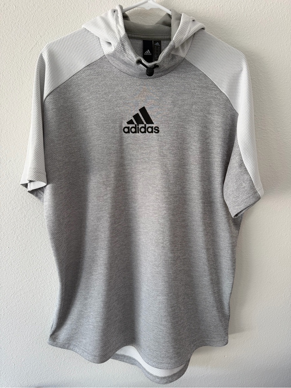Adidas Men’s Short Sleeve Pullover Hoodie Gray Heather Size Medium Dugout Sports